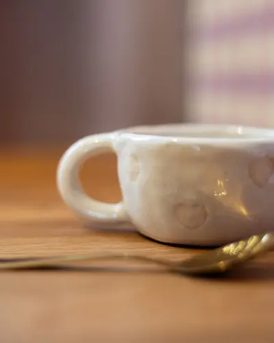 Tasse à café brute coeur 