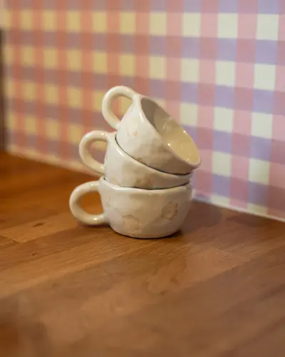 Tasse à café brute fleur